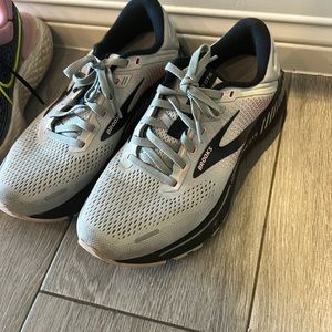 Women’s Brooks